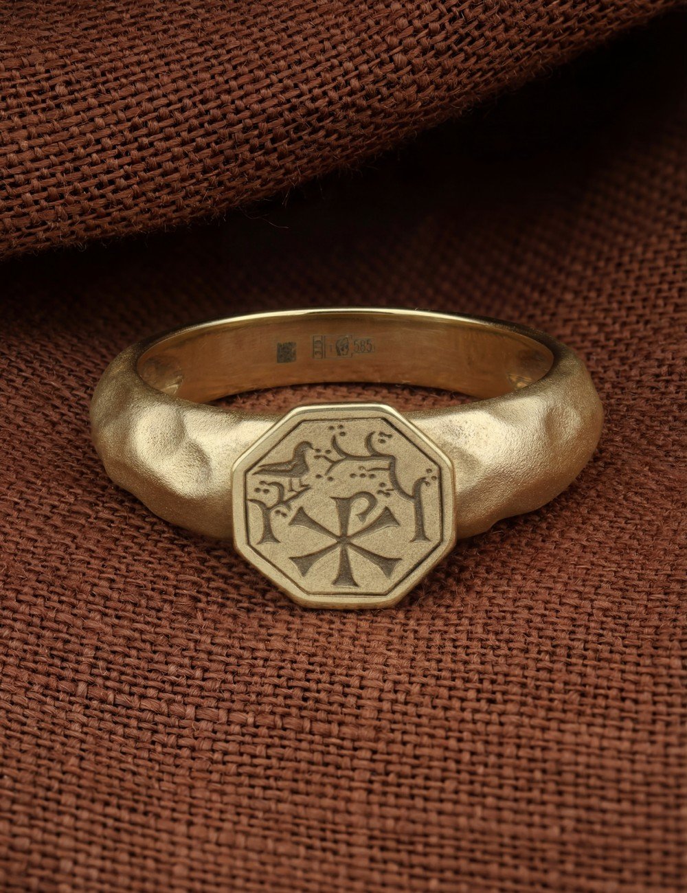 Кольцо из зелёного золота
