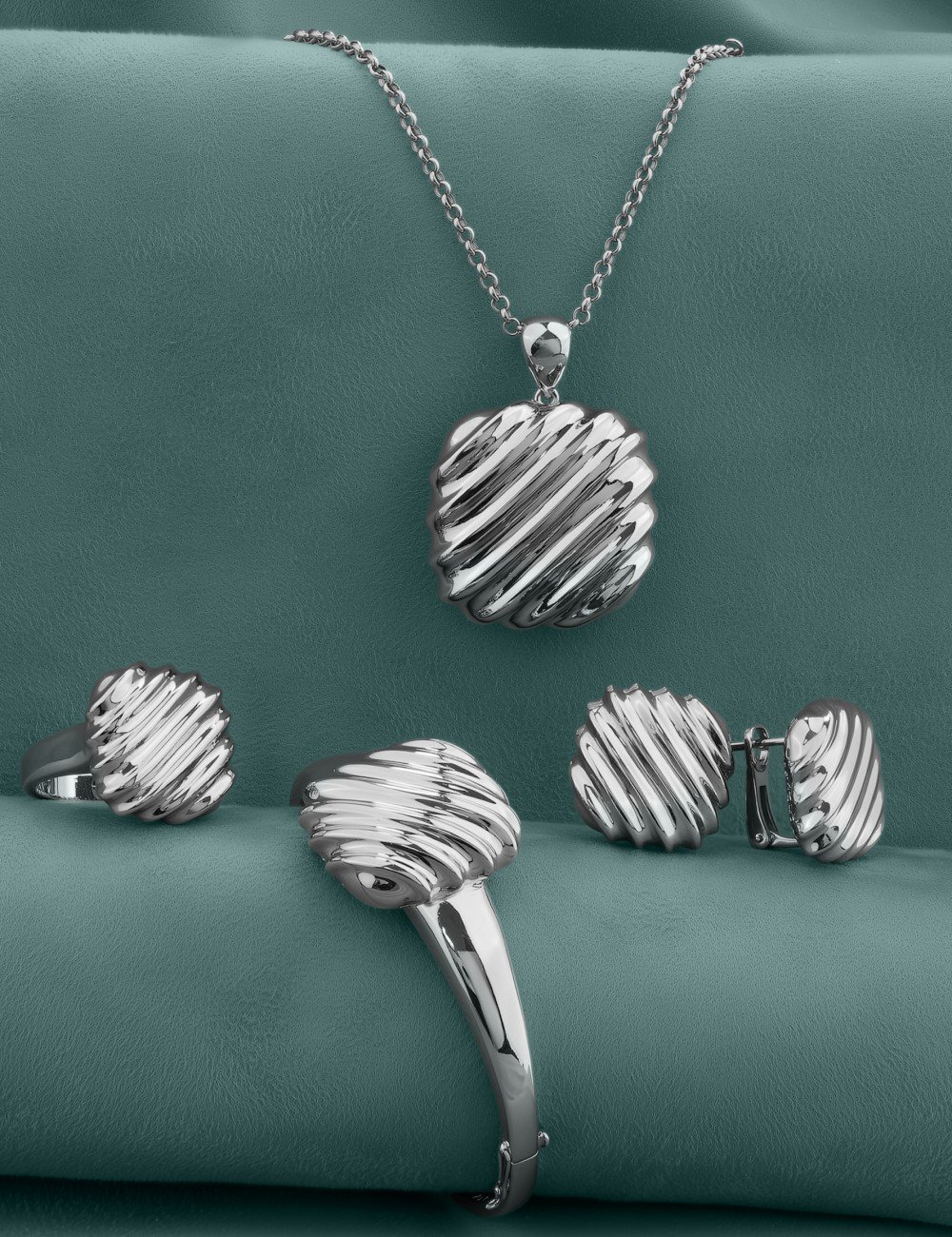 Серьги из белого золота