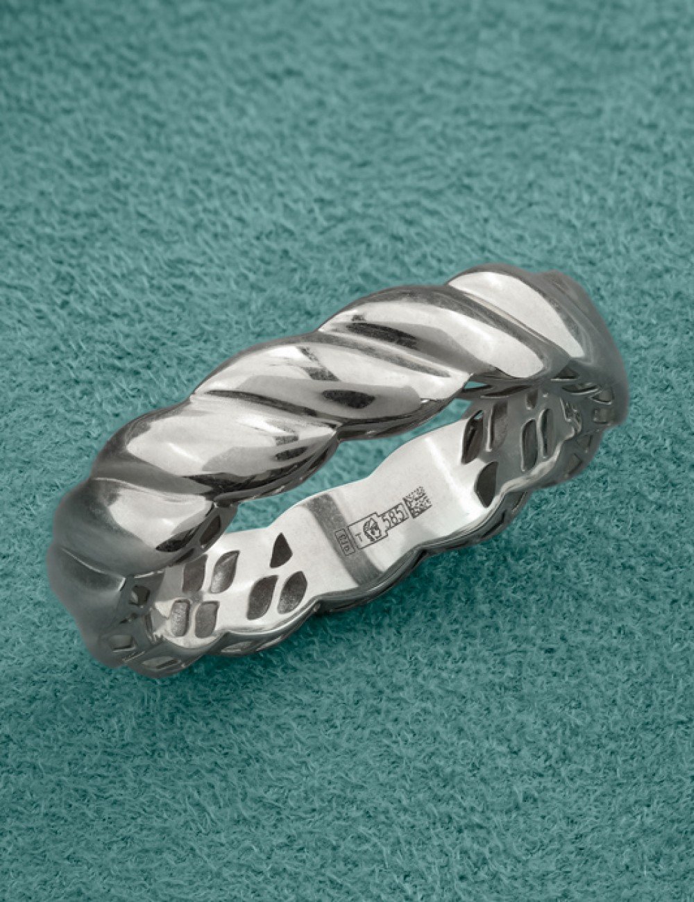 Кольцо из белого золота