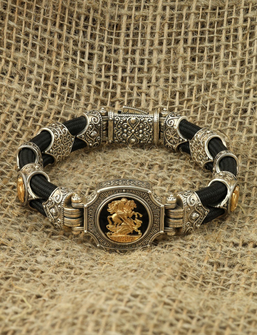 Браслет из серебра и золота c ониксом и шёлковым шнурком