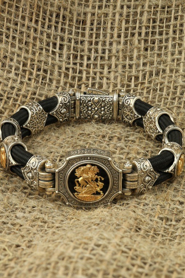 Браслет из серебра и золота c ониксом и шёлковым шнурком