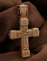 Крест из золота c эмалью, сапфиром и деревом груши