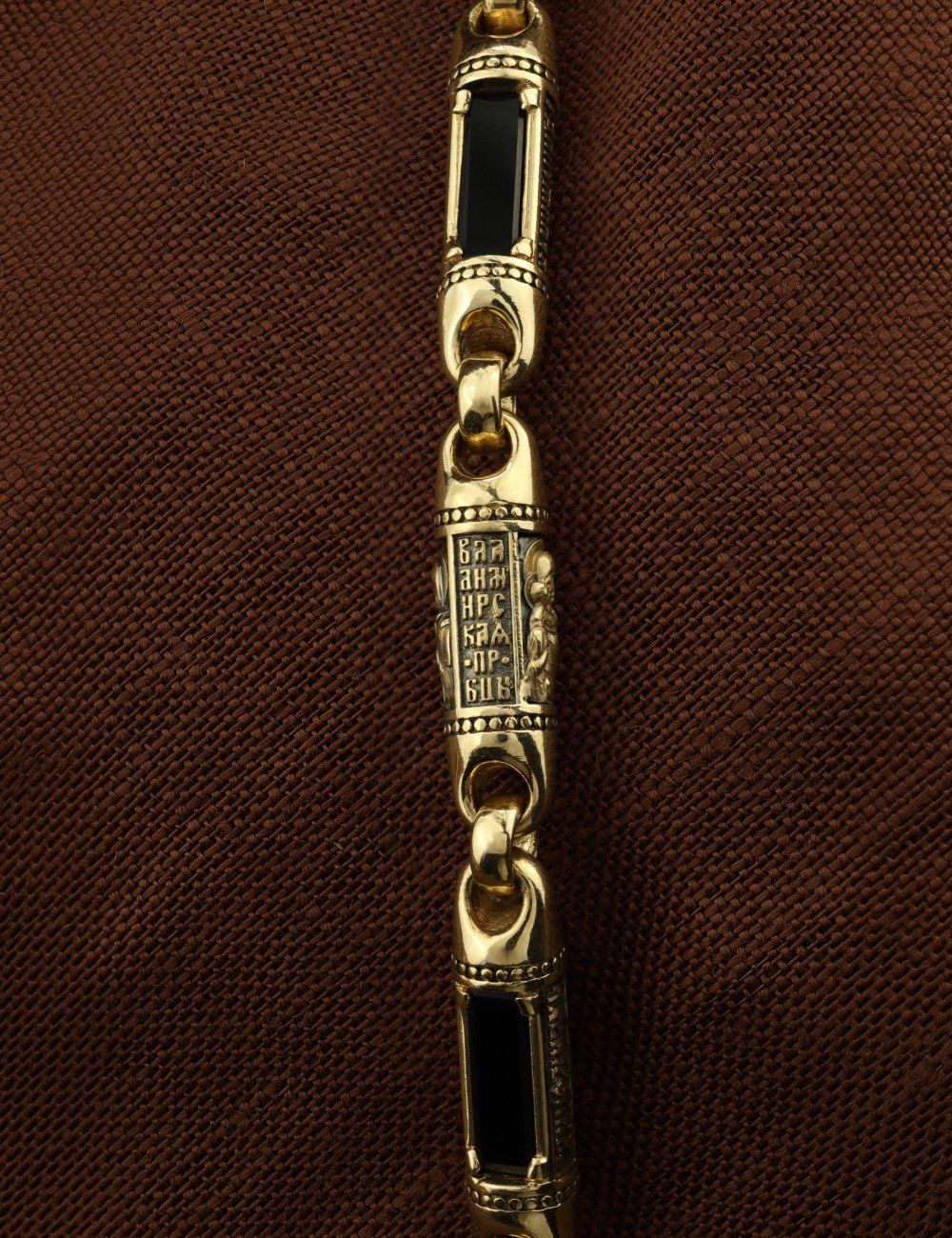 Гайтан из лимонного золота c кожаным шнурком и ониксом