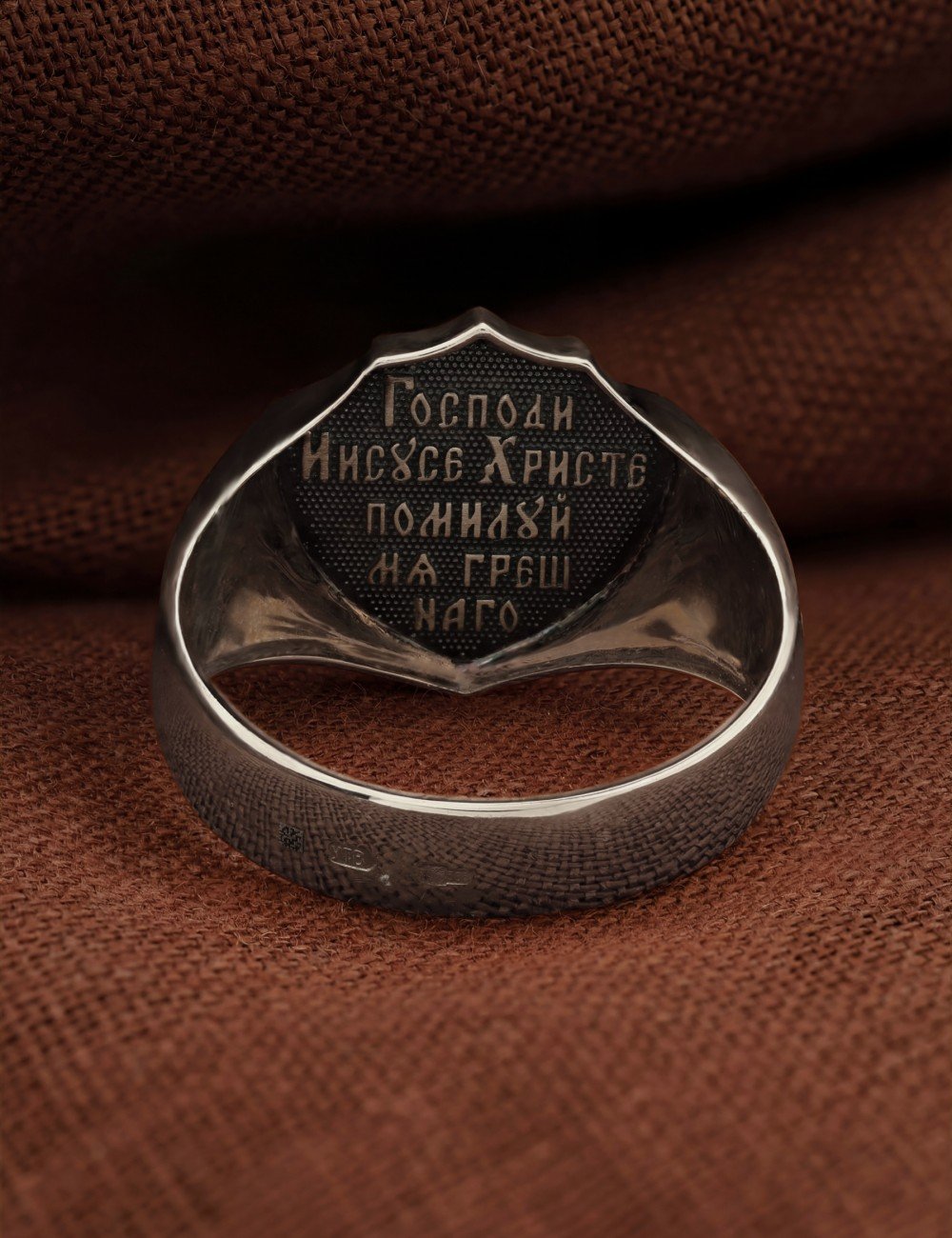 Кольцо из белого золота