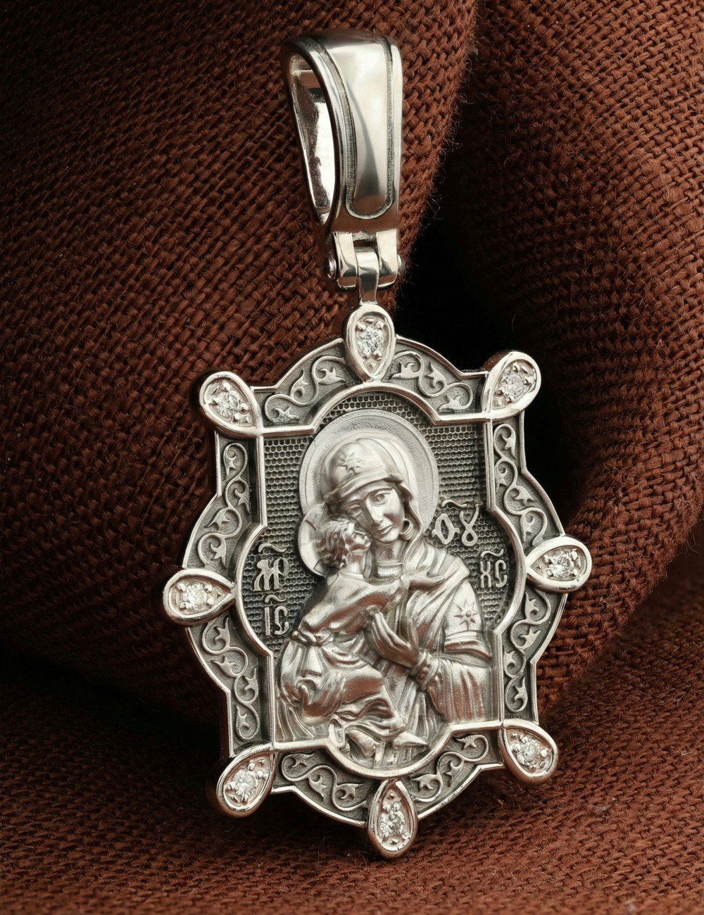 Образок из белого золота c бриллиантами