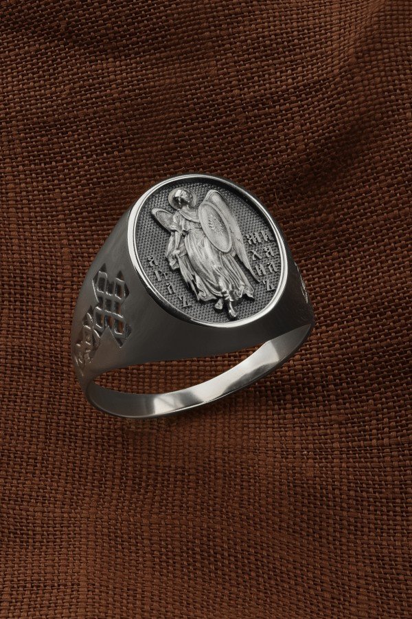 Кольцо из белого золота