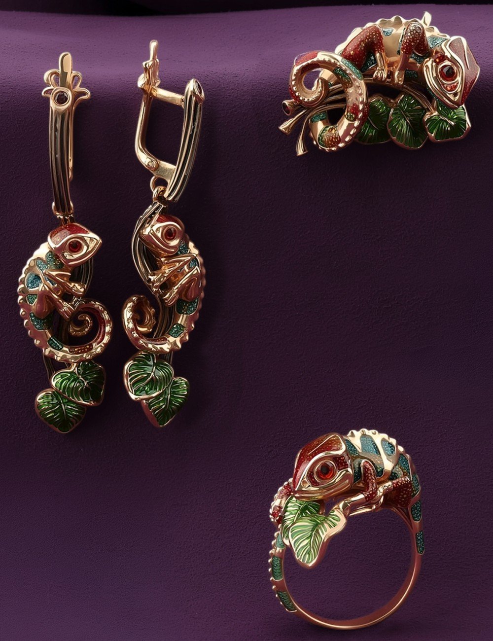 Кольцо из золота c эмалью