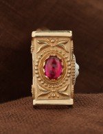 Образок из золота c эмалью, рубином и бивнем мамонта