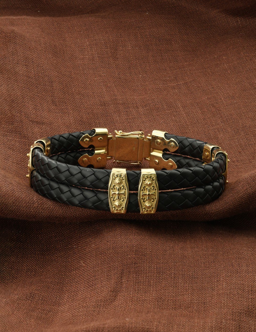 Браслет из золота c шнурком