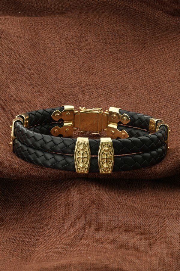 Браслет из золота c шнурком