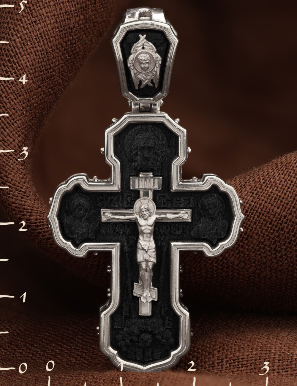 Крест из белого золота c эбеновым деревом