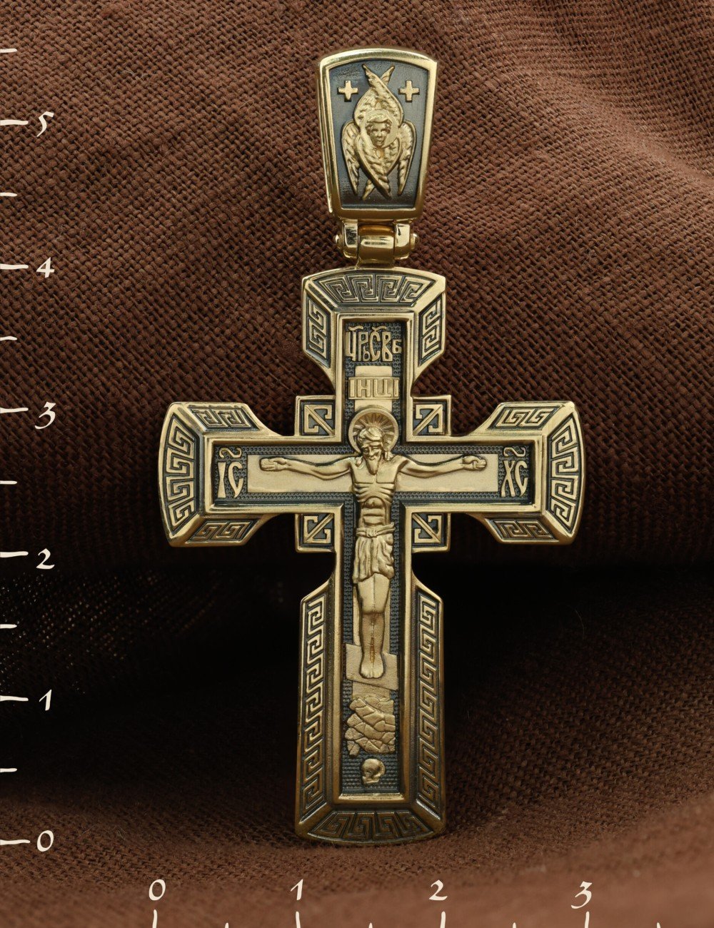 Крест из лимонного золота