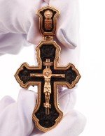 Крест из золота c эбеновым деревом